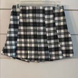 Forever 21 Black and White A-Line Pleated Mini Skirt